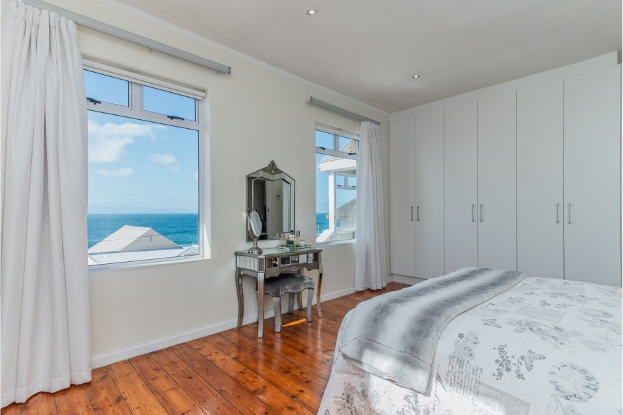 3 Bedroom Property for Sale in Cairnside Western Cape